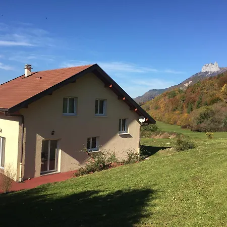 Du Lac Bleu Villa *